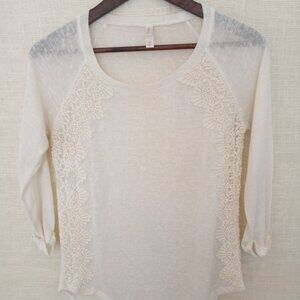 Xhilaration Lace High Low Quarter Sleeve Top